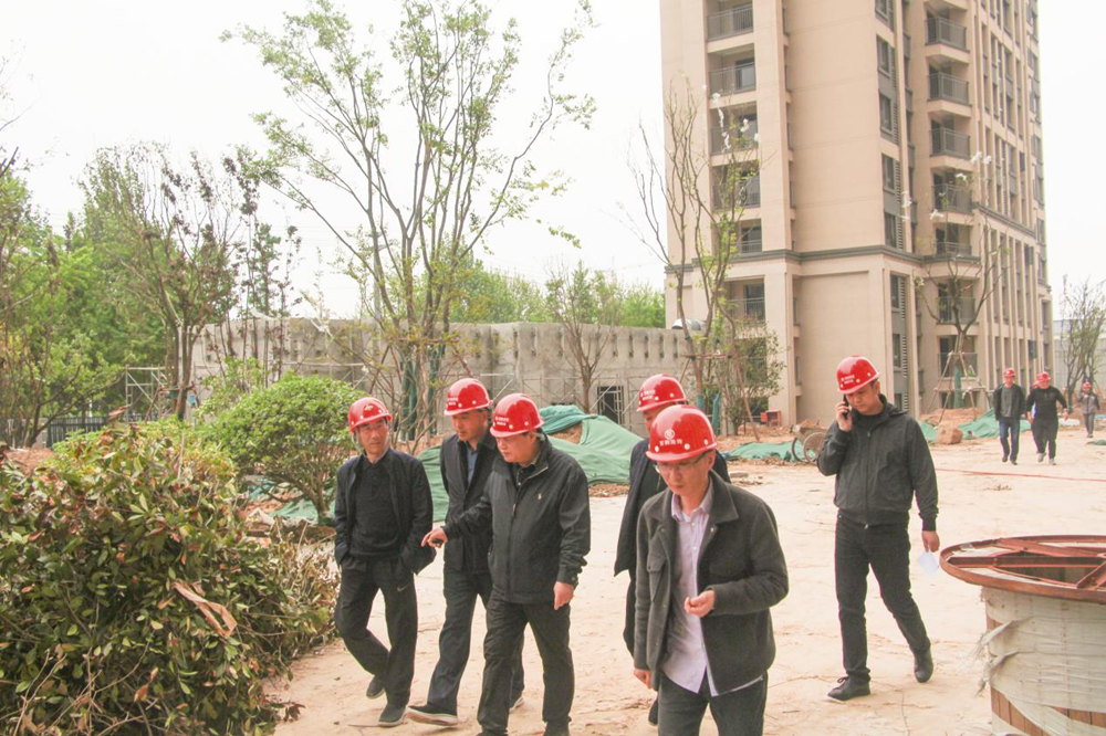 郑州市国资委党委书记、主任李秀山一行到美好天境苑项目调研指导安全生产工作