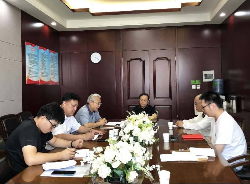 赫喆团支部召开“新中国建国以来工业化开展历史进程及现状”专题党课