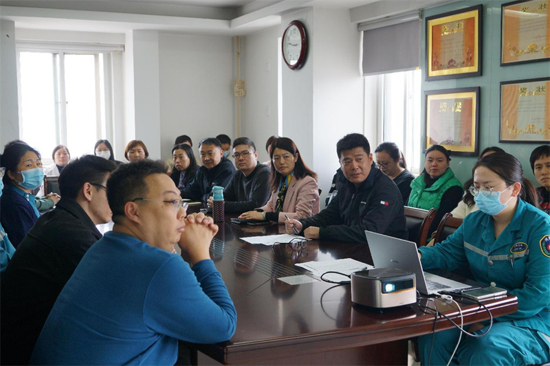 咨询团支部召开“急救知识培训及现场演练”主题党日活动